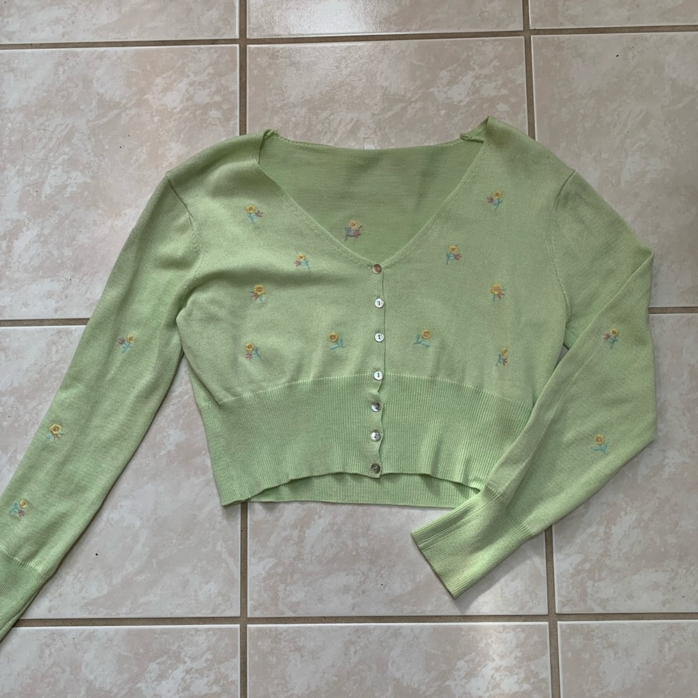 💚ROMWE S: green floral button up top💚
